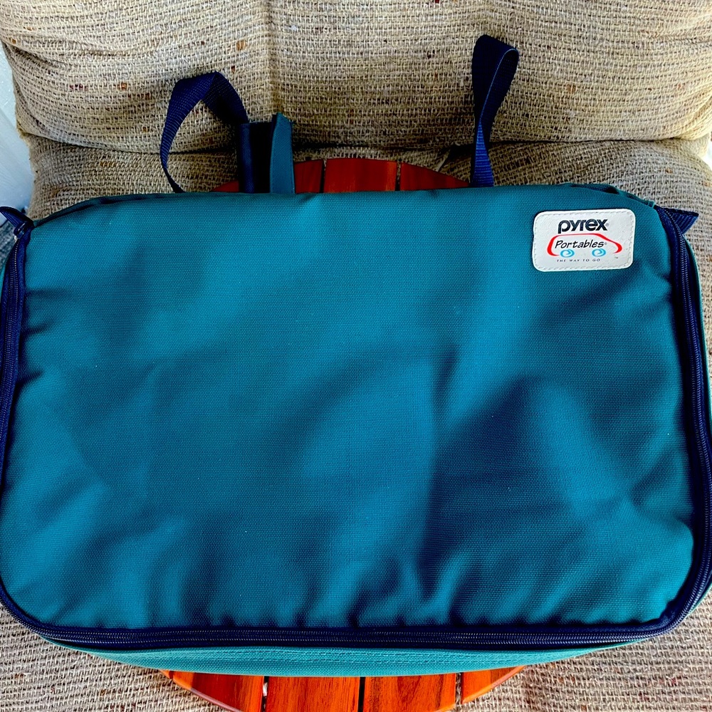 Pyrex Portables travel case